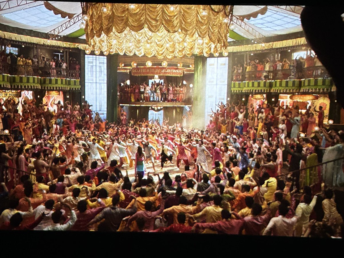 sumitchugh's tweet photo. This is how a Delhi Akhaada looks like in KJOverse 🙄🙄🙄 … #RockyAurRani - A hyper glammed up, random movie https://t.co/r0rSKhnuvY