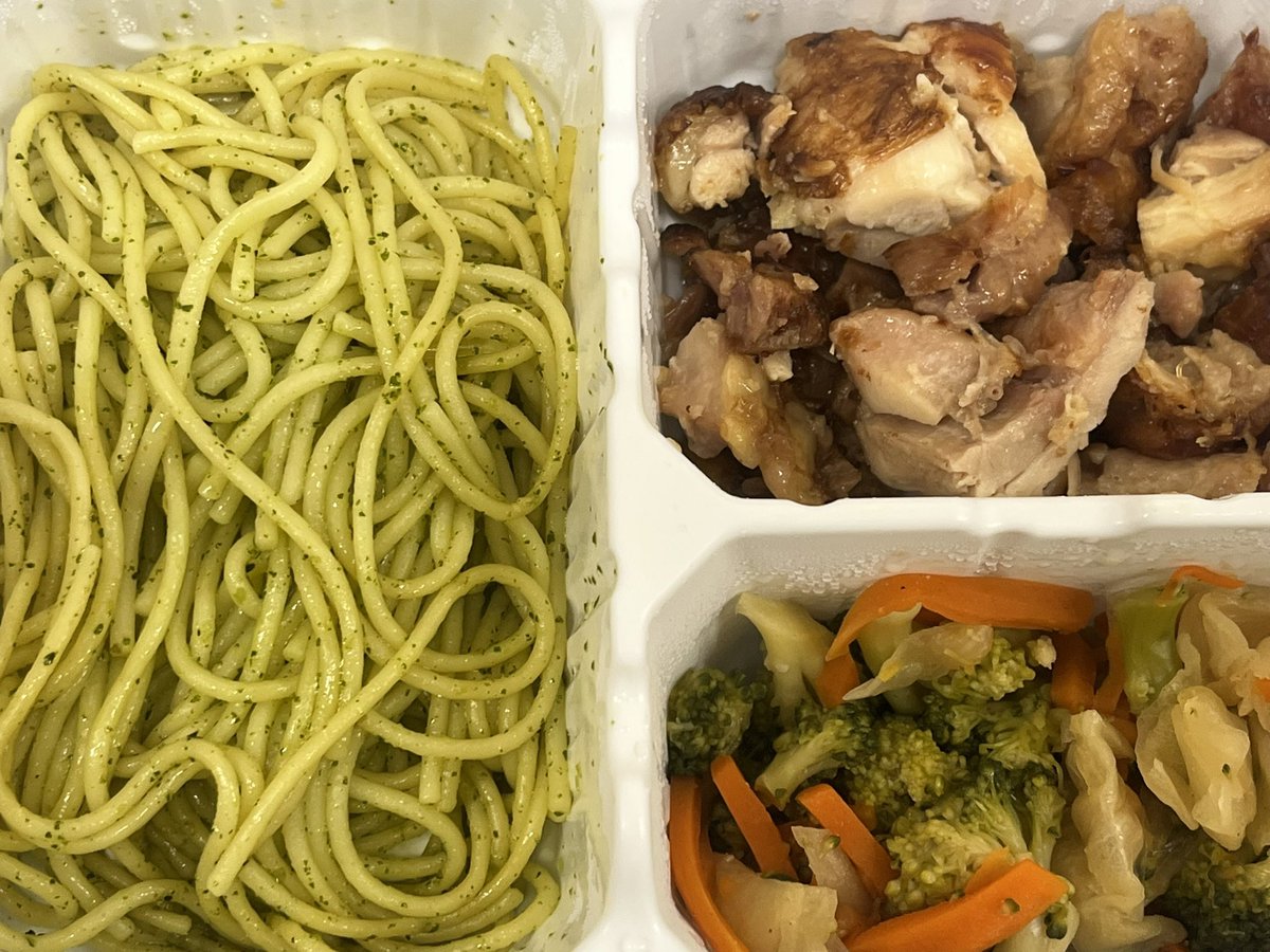 Eevee_3639's tweet photo. ランチはマッスルデリさん@MuscleDeli のジェノベーゼパスタセット！
ひきつづきボディメイクがんばるぞ！❤️✨

#マッスルデリ #muscledeli
#ボディメイク #ダイエット https://t.co/m1zhv1QQLp