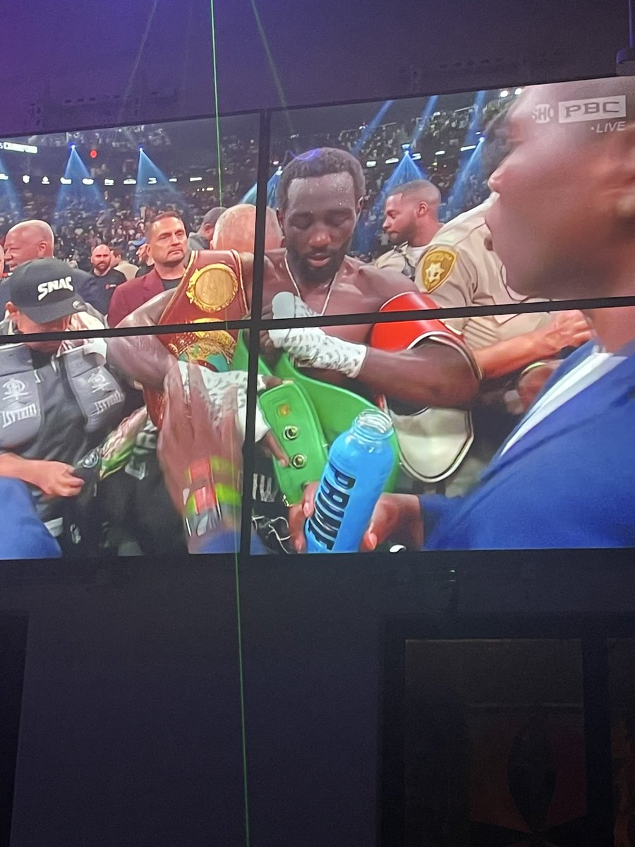 nesibrightman's tweet photo. MY COUSIN @terencecrawford  IS STILL THE CHAMP!! CONGRATULATIONS BABY IM SOOOOO PROUD OF YOU!! #ShowtimeBoxing  #TeamCrawford #Omaha  HE GOT WHAT HE CAME LOOKING FOR!! 💯💯💯 https://t.co/Tk6H4eBv7u
