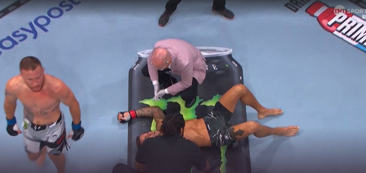 JUSTIN GAETHJE HEAD KICKS DUSTIN POIRIER INTO OBLIVION #UFC291