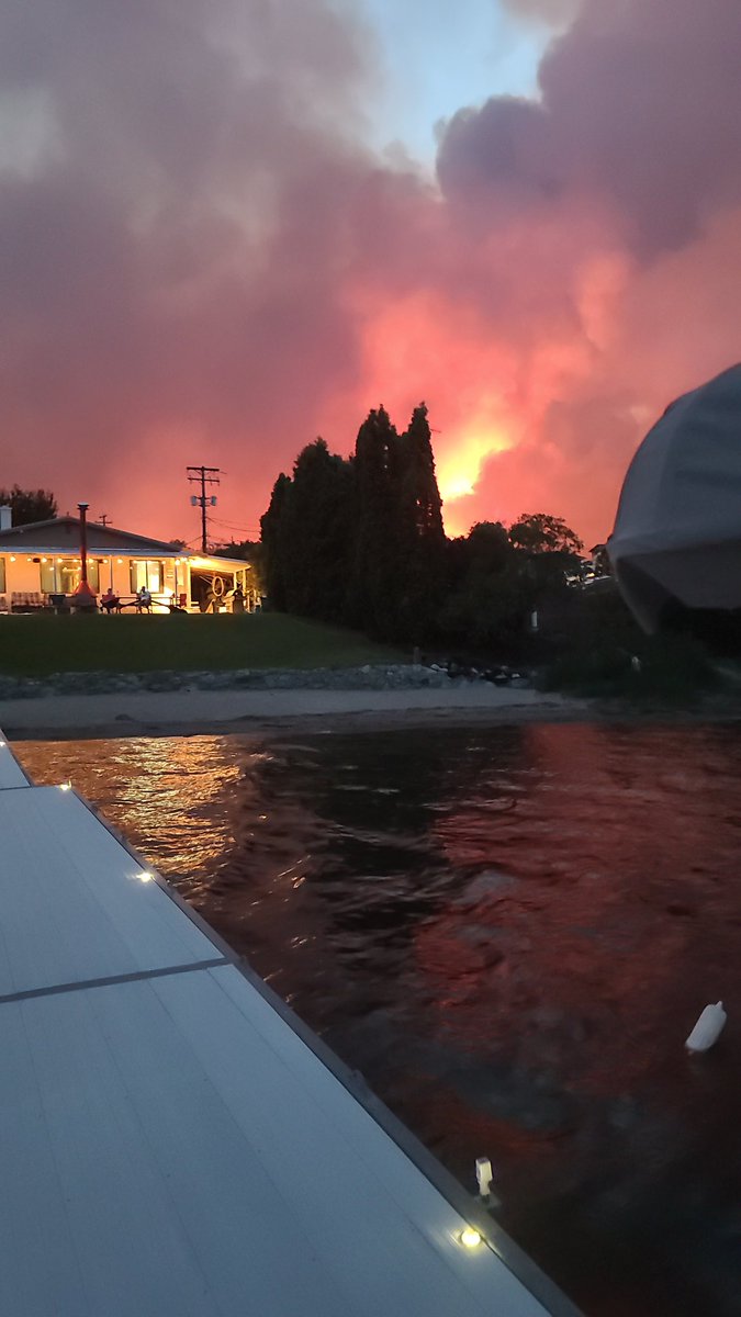 JerseyCapone's tweet photo. #lonepinecreekfire
#bcwildfire
#osoyoos
#rdos https://t.co/hJxWg2P6zr