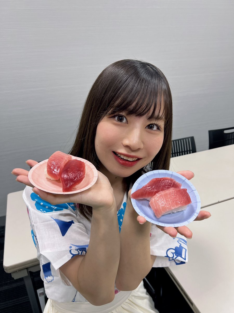 oshirin_dayo's tweet photo. #VketReal "青木詩織と焼津市リアルマグロ解体ショー"に参加させていただきました✨

迫力の解体ショーに
天然ミナミマグロのお寿司🍣
おいしすぎました🤤
足を運んでくださったみなさん
ありがとうございました🤍
#Vket #焼津市 https://t.co/eqXaIZUg7D