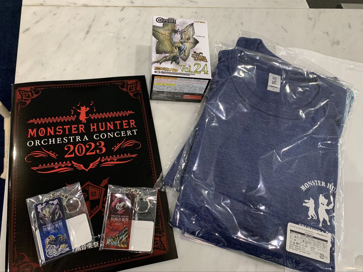 TakaMhw's tweet photo. 狩猟音楽祭到着！まずは先行販売でTシャツ＆パンフをゲット！！
最高にテンション上がってきた🥳 https://t.co/x54H6VENL8