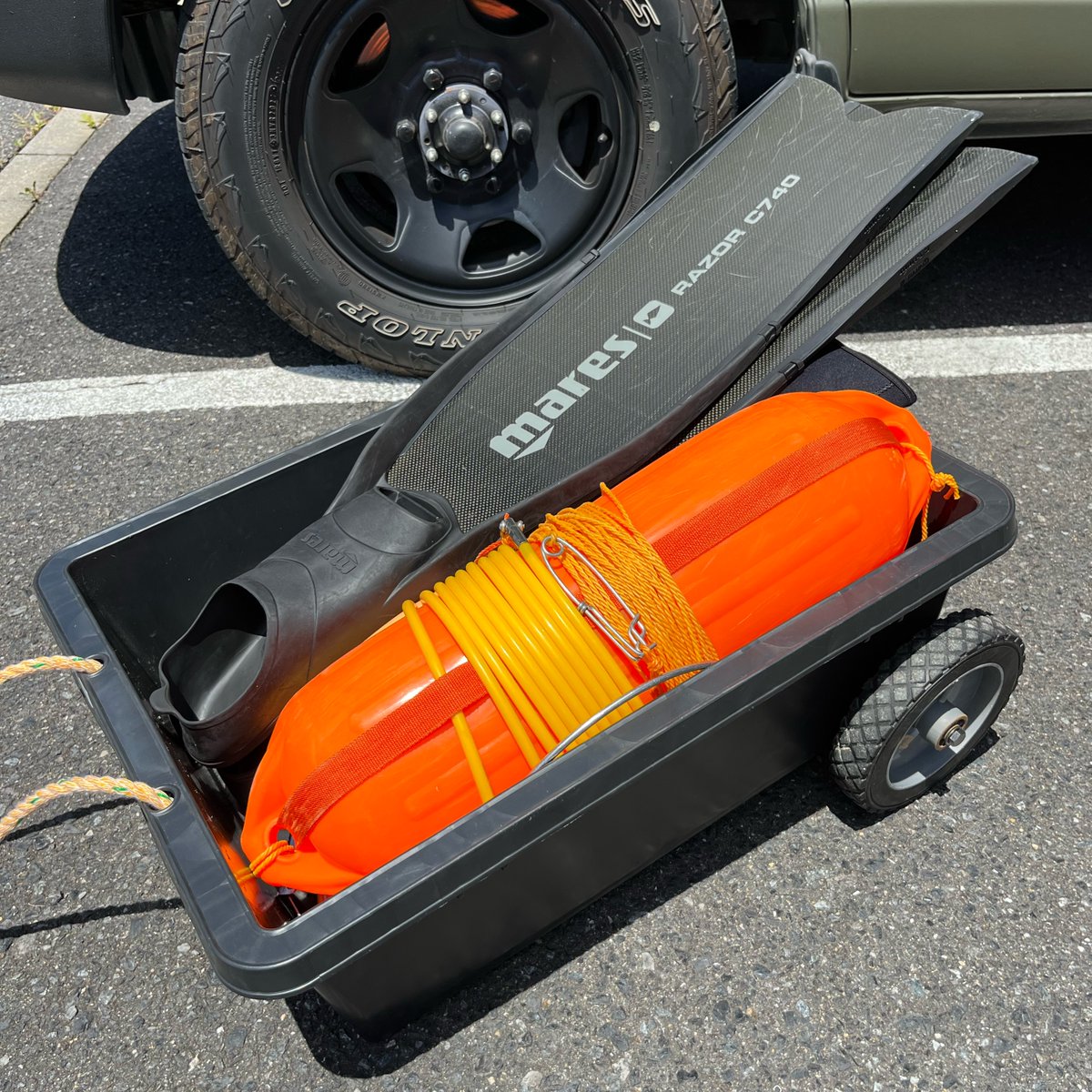 この前から試行錯誤してる魚突き道具運搬

トロ舟に車輪つけてみた
魚も入れられるしコスパとしてはこれが一番かもな