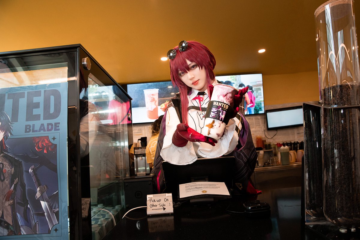 honkaistarrail's tweet photo. Cosmic Refreshment Supply - Offline Meet-Up in the US

Thank you, Trailblazers, for your enthusiastic participation today! We saw a couple familiar faces stop by. Were you able to meet them 👀? Comment with your favorite snapshots from the Meet-Up here! 

The limited-time collaboration event will go on until 2023/08/31.
Take a break from your exploration to try out the drinks at the Cosmic Refreshment Supplies!

 #CosmicRefreshmentSupply #HonkaiStarRail