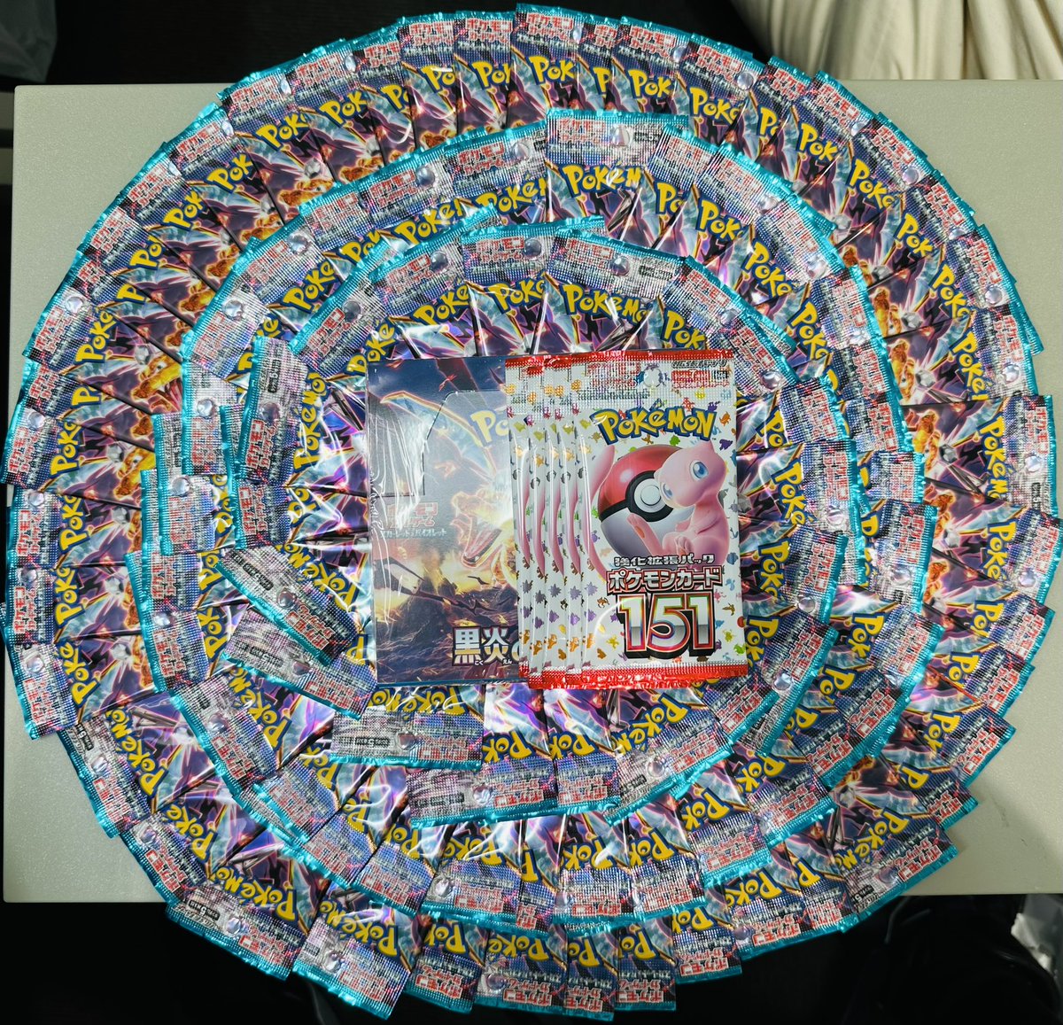 1日で集めた黒炎パックたち🔥
かなり頑張った方だと笑

今から開封。
いいの出たら皆さんにあげるよ〜欲しい人❤️ください❗️
#ポケカ
#ポケモンカード
#黒炎の支配者
#ポケモンカード151