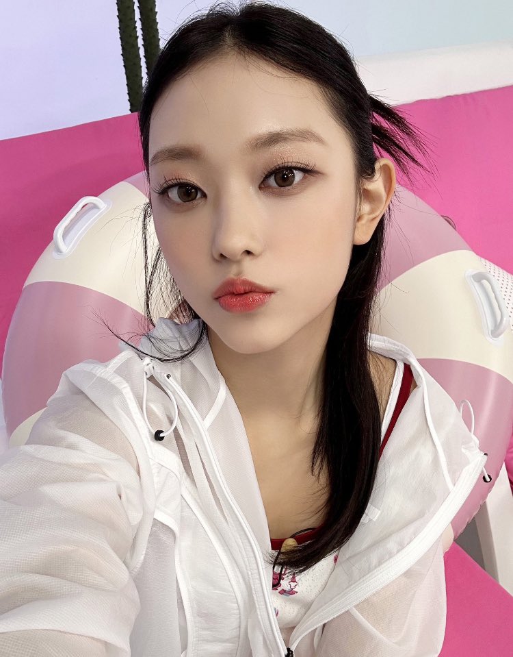 HAERIN_cat_'s tweet photo. 전생 구미호 https://t.co/e75l0mVU6x