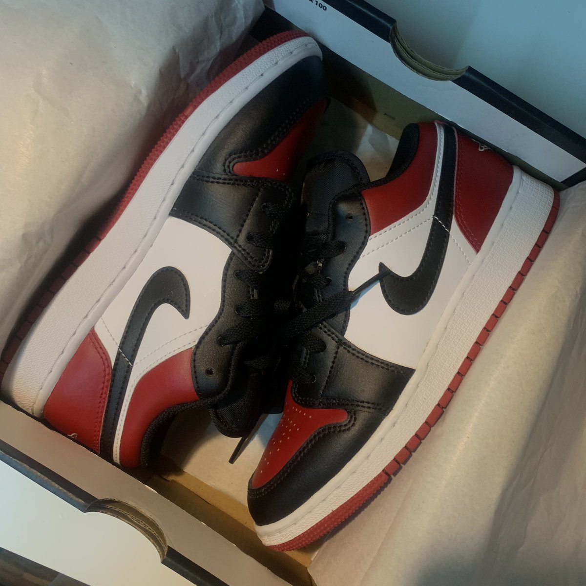 renjunnumberone's tweet photo. ส่งต่อ น้อง jordan 1 low bred toe (gs)
✨ไซส์ 4.5UK (23.5cm)
✨ลองใส่อย่างเดียวค่ะใหม่มาก
✨ราคา 3500 (รวมส่ง ลทบ)
✨ของแท้ 100%ค่ะ ซื้อมาจาก SASOM
สนใจทักมาสอบถามก่อนได้ค่ะ🥹💖
#ส่งต่อรองเท้าผ้าใบ #ส่งต่อรองเท้ามือสอง #ส่งต่อjordan #ส่งต่อรองเท้าnike #jordanbredtoe #พร้อมส่ง https://t.co/3Vii4OWfKE