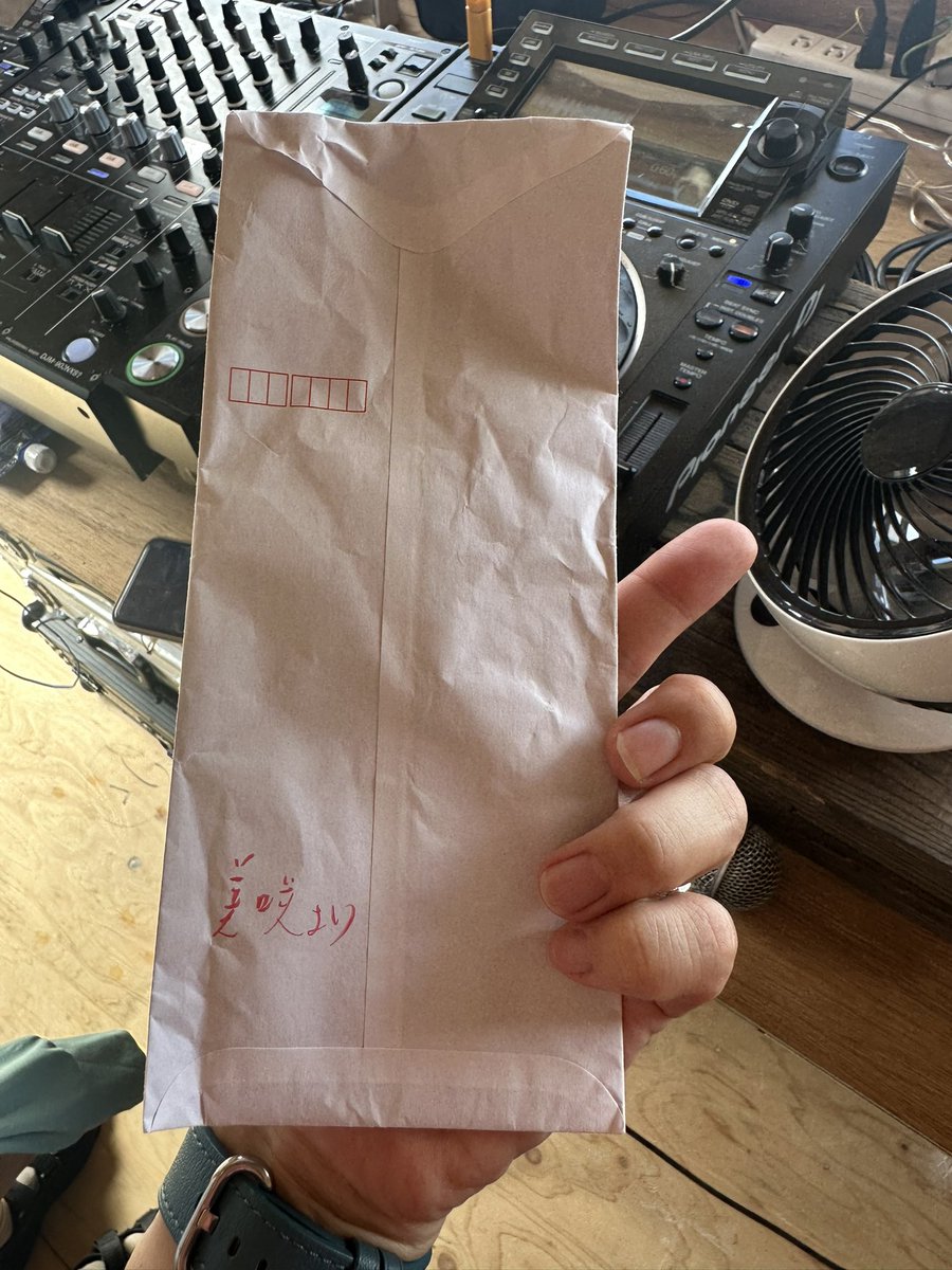 dj__senna's tweet photo. DJ終わったら、ちいさなお客さまがブースにきて素敵な刺繍とお手紙をいただきました😭💓

みさきちゃん、ありがとう🥰 https://t.co/FyAnCkLMoD