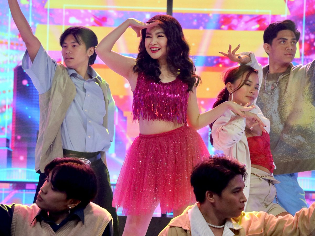 AllOutSundays7's tweet photo. Come on Barbie, let's go party! Happy Birthday Barbie Forteza! 🎉

#AllOutSundays
#AOSPanaloAngHulyo https://t.co/HJccfXOltn