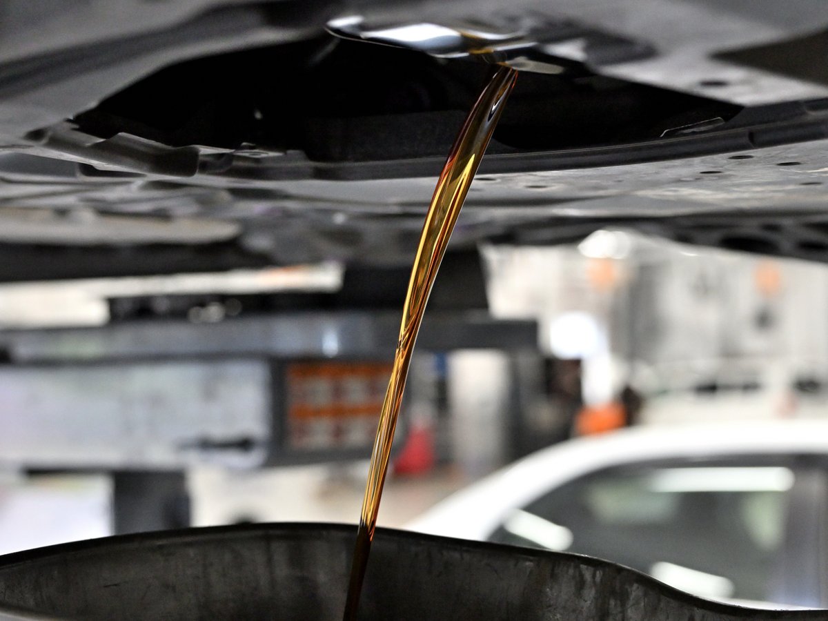 Ginyok747's tweet image. エンジンオイル交換なう

前回はオイル添加剤を入れ、
時々高回転を維持して
エンジンオイルの乳化を防ぐ運用をしているので、
かなり綺麗でした。

次回オイルを入れ替える際は、
添加剤を入れる予定です。

#プリウスPHV