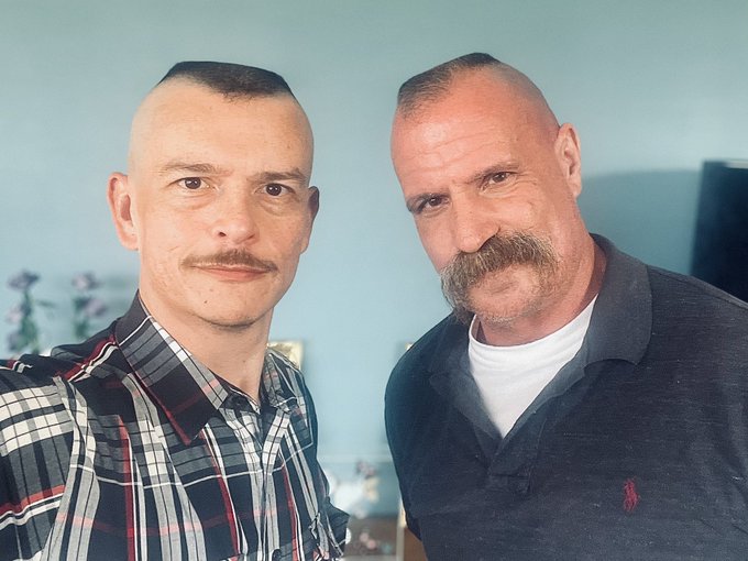 Nothing better than getting &lsquo;Shoed with a buddy! #horseshoeflattop #flattop https://t.co/1Kr1DOy8JC<a href="/tag/flattop"class="tags"><span>#flattop</span></a><a href="/tag/horseshoeflattop"class="tags"><span>#horseshoeflattop</span></a>