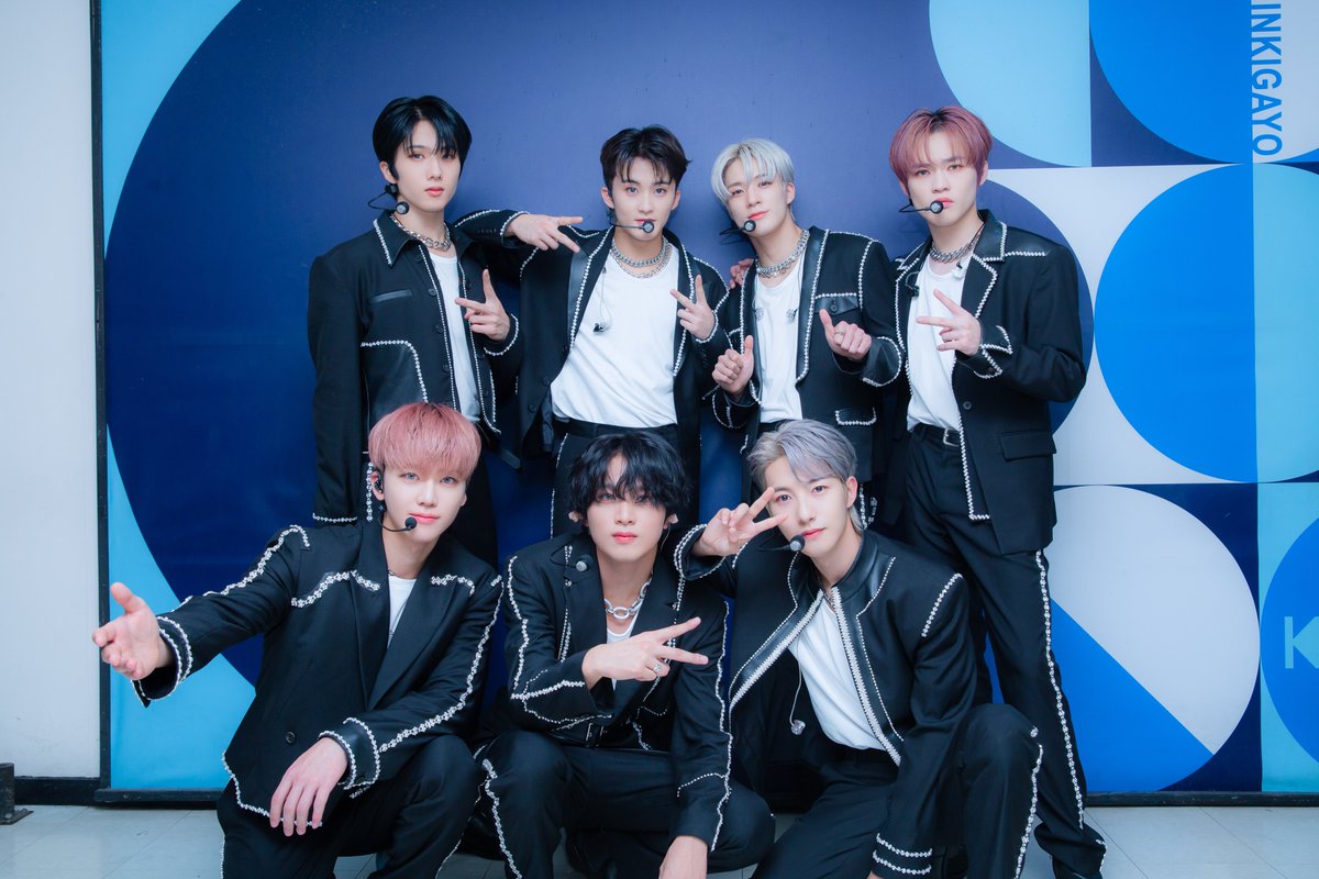 NCTDreamINA's tweet photo. HEH /DREAMIES CAKEP BANGET WOI NANGIS 😭😭😭😭😭😭😭
 https://t.co/RT7FwROWkE