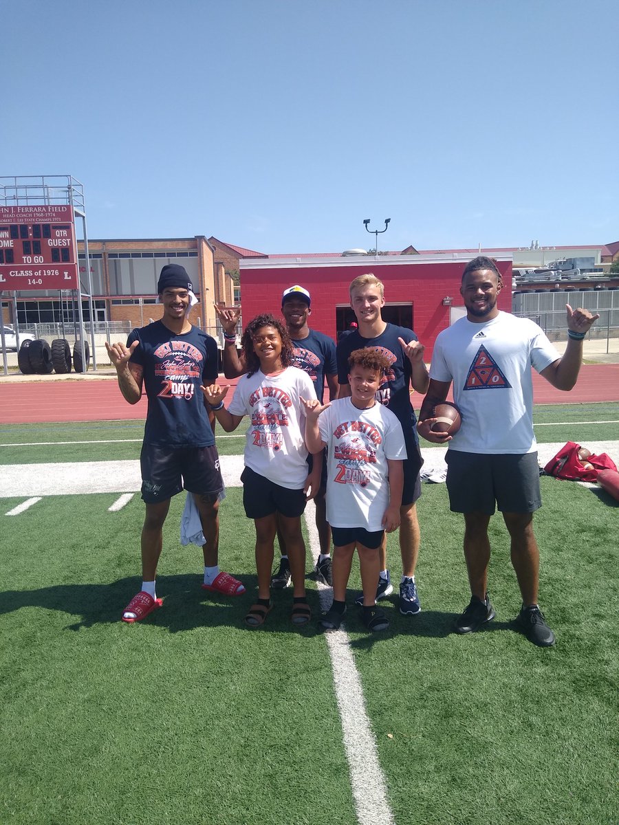 Mklembara1's tweet photo. Thanks @2TenDevelopment , @joshua_cephus and all of the @UTSAFTBL players who helped put this camp together. 🤙💙🧡 https://t.co/fQ6bMC9hBK