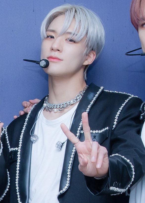 LJNFEED's tweet photo. 230730 #JENO for Inkigayo! 
🐶✌️🐶👍 https://t.co/XtslbcjSgb