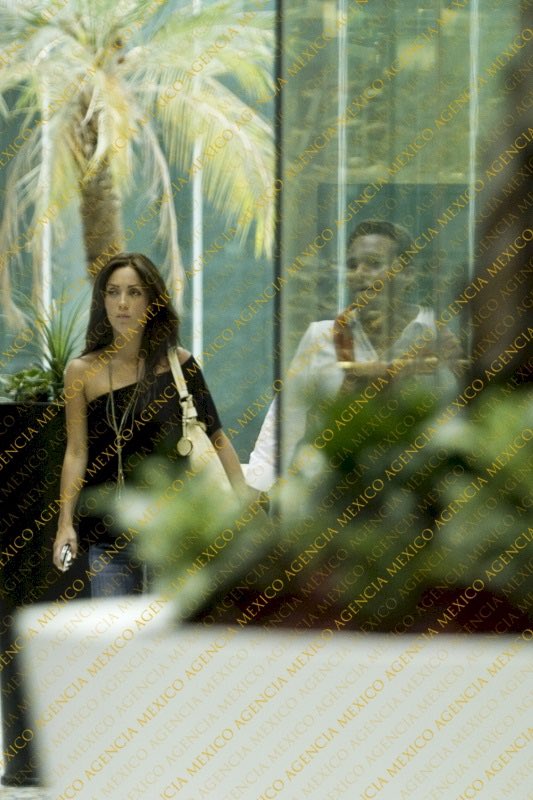 anythrowback's tweet photo. 🔙 #AnyThrowback Anahí en un centro comercial en CDMX, México 🇲🇽 29.07.2012 https://t.co/O62TlzikL9