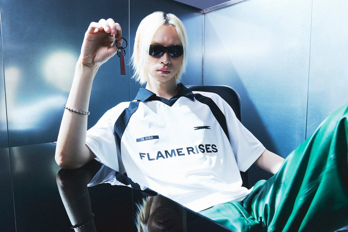 knofashionbeya's tweet photo. 韓国のアーティストは
ライブグッズもレベル高いなぁ。

写真が良い。

(LE SSERAFIM) https://t.co/kzX4QGRQm5