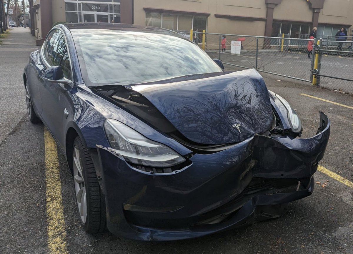 TESLA_winston's tweet image. YOU NEED TO READ THIS:
As many of you may know, I purchased a wrecked Tesla for my dad. This is the second one I have rebuilt. I had wanted to get in contact with the owner and hear the story but I was unsuccessful. I had his home address and name, but I couldn't get his phone…