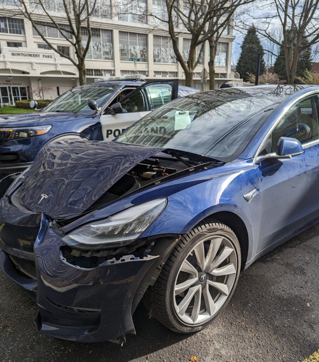 TESLA_winston's tweet image. YOU NEED TO READ THIS:
As many of you may know, I purchased a wrecked Tesla for my dad. This is the second one I have rebuilt. I had wanted to get in contact with the owner and hear the story but I was unsuccessful. I had his home address and name, but I couldn't get his phone…