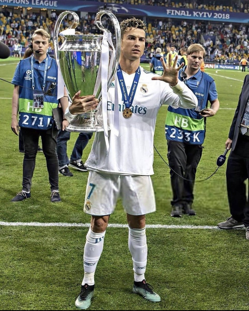 TimelineCR7's tweet photo. What a picture. 🐐 https://t.co/j82qcjrPUL