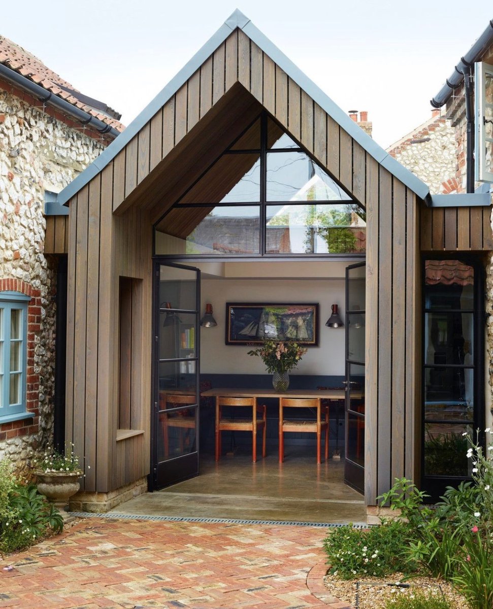 BritHomeDesign's tweet photo. This Norfolk extension pairs old &amp; new harmoniously together, combining C18th cottages with contemporary materials that pick up characteristics from the original house to ensure forms aesthetically tie.
📷@annahainedesigns
📸@rachaelsmithphotographyltd
via https://t.co/HCvD4HiUkc https://t.co/561xjshNPP