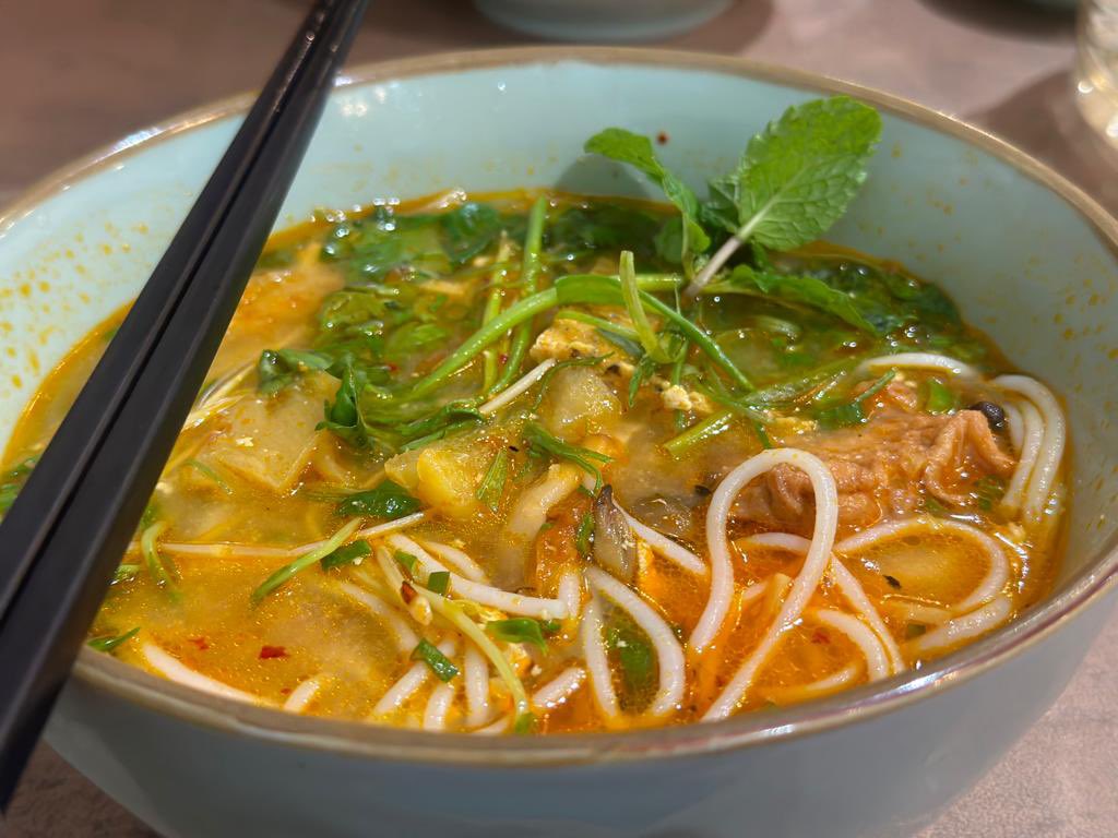 Ael31's tweet photo. Vietnamese Food
📍 Eat Pho 

Soup Flavored with tomatoes pineapple and tamarind ❤️ https://t.co/bxBW68o6dK