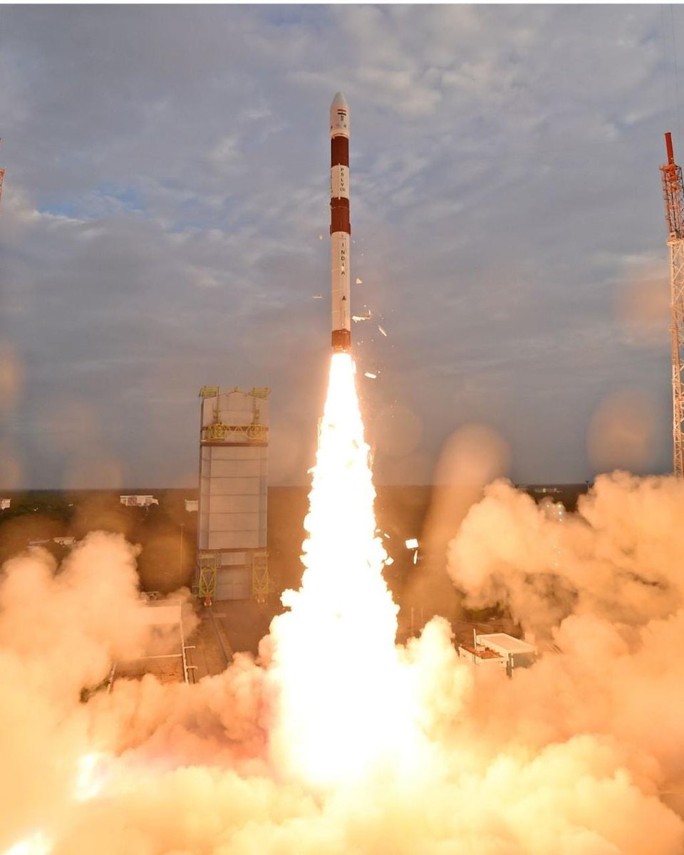 IAF_MCC's tweet photo. The CAS Air Chief Marshal VR Chaudhari and all air warriors congratulate ISRO for yet another successful launch of the Indian PSLV-C56 carrying Seven satellites of Singapore.

#Congratulations
#HarKaamDeshKeNaam
@isro https://t.co/Rkj8AbMtaj