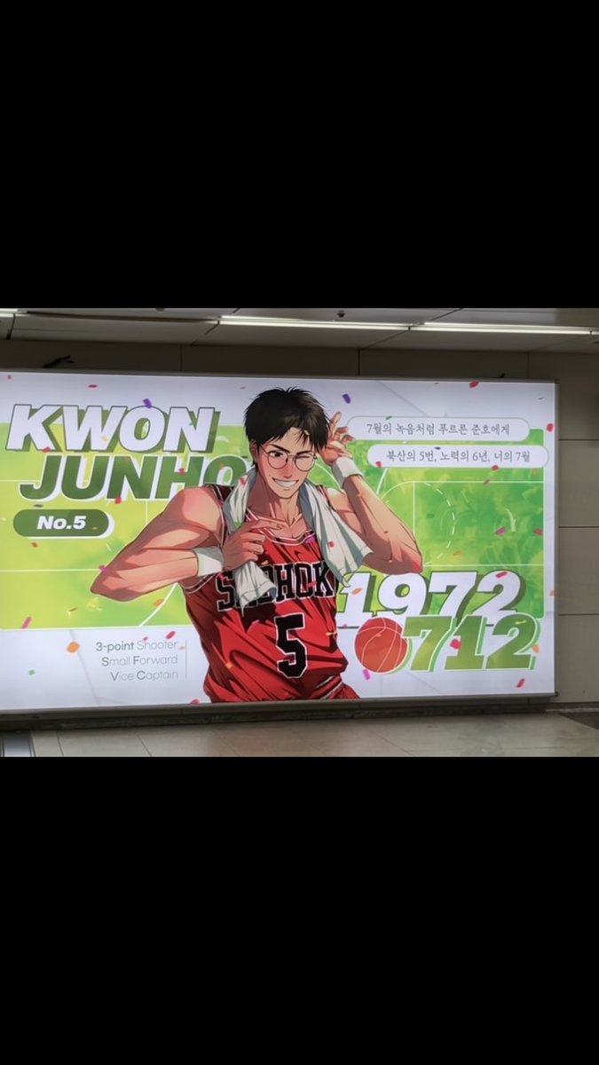 아이폰 유저분들!! 생일광고 앞에 사람 지나다녀도 사람들 안 나오게 사진찍을 수 있어요!!
라이브 포토로 찍으시고, 옵션을 >>장노출<< 로 바꾸면 움직이는 물체는 싹 사라지고 가만히있는 물체만 남아있어요!!