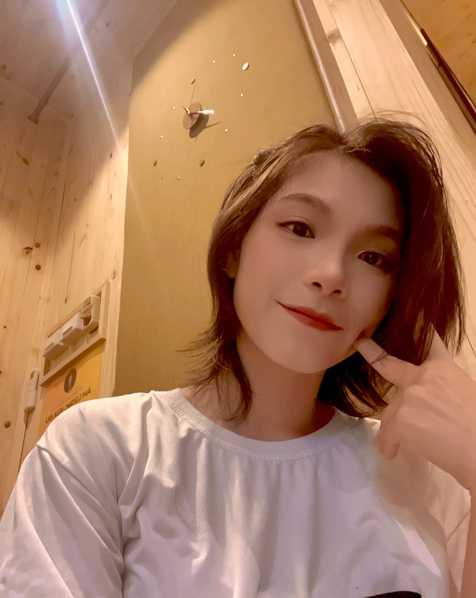 Polaris_Rin's tweet image. 今晩のライブを準備している〜
Polygon Musicで会うね〜

#POLARIS2023 #ベトナムアイドル  #ポラリス #rinnie_polaris #不忘初心