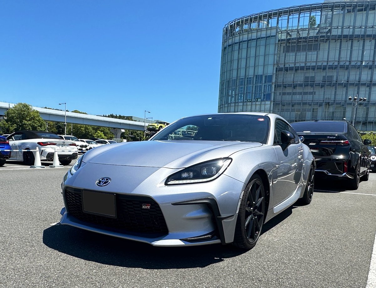 evening_sky's tweet image. 今日はこちらの試乗にお台場に😎
首都高走りましたが剛性感高くエンジンも気持ちよくかなり完成度高いですね😊
思いのほか乗り心地が良くてびっくりしました😁
#BMW #BMWM2 #G87M2 #THEM2 #M2 #BMWTOKYO #BMWM 
#GR86 @BMWTokyoNews