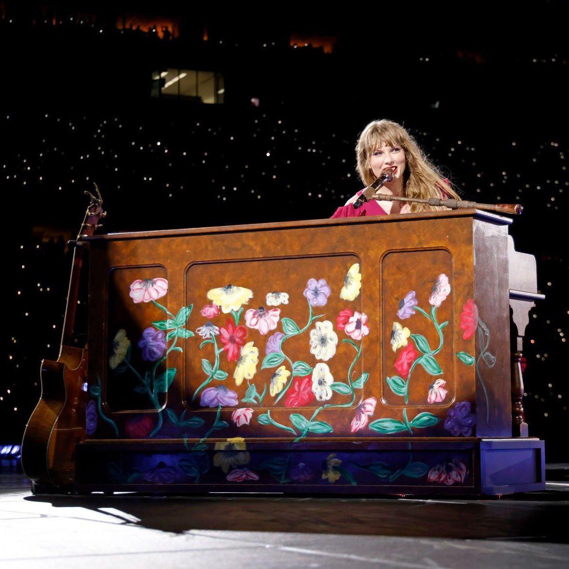 tswifterastour's tweet photo. 🚨| Taylor Swift performs “All Of The Girls You Loved Before” from “Lover” as the second surprise song for Day 2 of ‘The Eras Tour’ in Santa Clara, California!
#TSTheErasTour #SantaClaraTSTheErasTour https://t.co/O7GmJslfxH