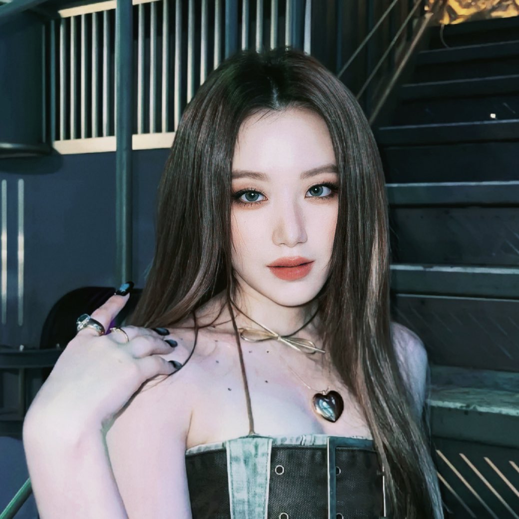 Shu0106_'s tweet photo. 💕🦋
#여자아이들 #GIDLE
#슈화 #SHUHUA
#I_feel
#퀸카 #Queencard https://t.co/WiTGO5ZVTz