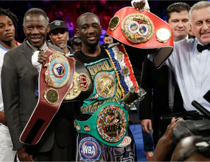 RMCSportCombat's tweet photo. 👑 Historique.

🔥 Après avoir unifié les quatre ceintures chez les super-légers. Terrence Crawford vient de faire l'exploit d'unifier les quatre ceintures des poids welter. Une véritable légende. https://t.co/Ym33HmX9fo