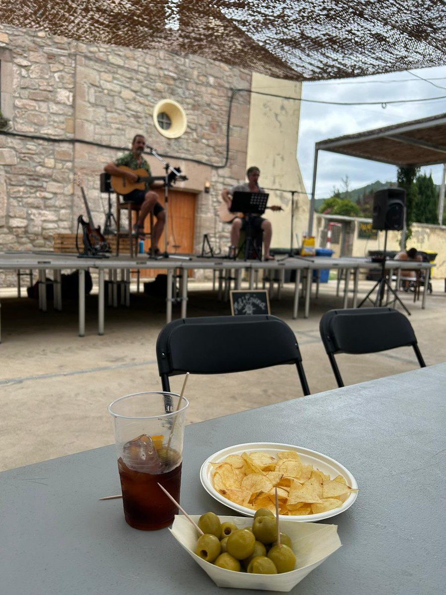 MEScatJorba's tweet photo. Fem el vermut amb bona música! 

#Jorba #FM23 https://t.co/nU6wxagyBh