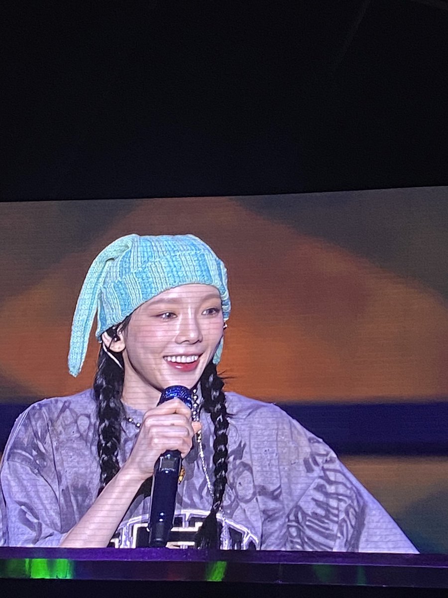 yoonabjhksg's tweet photo. "You're my fans that's why you are good at singing"

#TheODDOfLOVE_in_MANILA https://t.co/CK2FjPhXBa