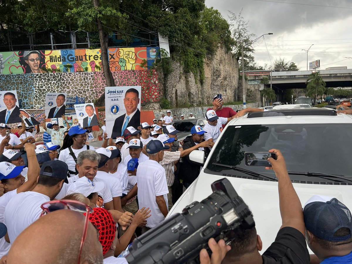 RafaelBeriguete's tweet photo. José Liz muestra sus músculos, en mano a mano en el sector de maquiteria con una forma de hacer política decente. #JoseLizDiputado
#EseSi https://t.co/KjSfinbh1S