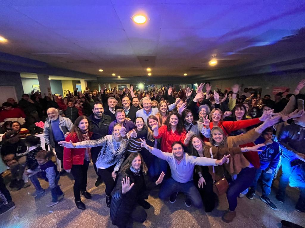 Amigas, amigos, vecinos de mi ciudad;  llegó el domingo tan esperado.  Los invito a votar con esperanza y con libertad. Vamos por un Bell Ville inspirador, facilitador, participativo, seguro, con un futuro mejor. Vamos juntos, por Un Bell Ville GRANDE