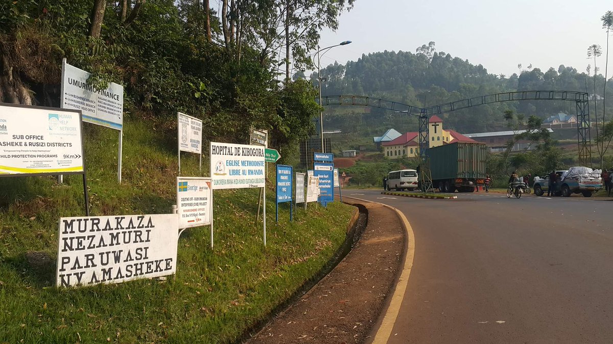 rugero01's tweet photo. Ubu ndigutembera iwacu. Hano ni mu isantere ya #Buhinga mukarere ka Nyamasheke ni mu ihuriro ry'imihanda ijya Kigali uciye muri Nyungwe undi unyuze Karongi. #VisitNyamasheke https://t.co/hln3OHJuGQ