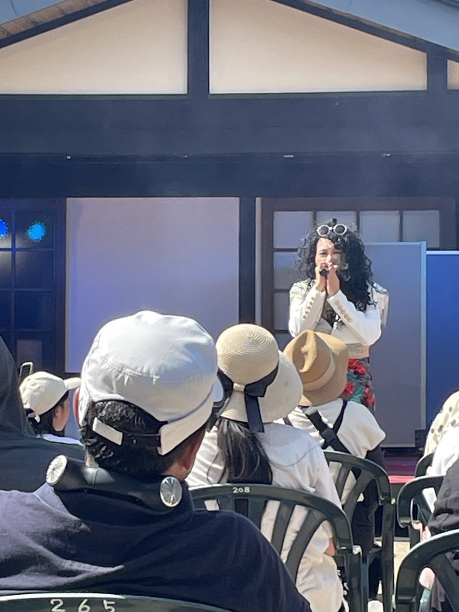 oidayaramen's tweet photo. 船津座でモノマネライブ♪
今日は特別OKということで写真撮らせてもらいました。
 #レッツゴーよしまさ さん、メッチャ楽しかった。ちょっと昔のメドレーもあったり、最後はジュリーのメドレーで締め。また見たいなぁ。
 #ミラクルひかる さんは安定のうまさ。今日は最高ぉ〜❣️
いいね👍来るかな〜？ https://t.co/SJJKQPnd3z
