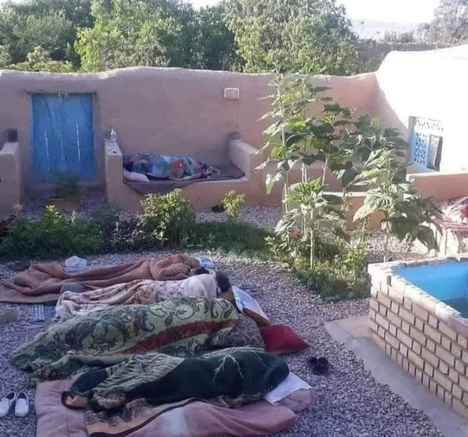 صح طينه جان الحوش والصخره والسور بس عدنه راحت بال تسوه اربع اقصور