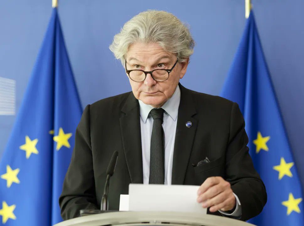 f_philippot's tweet photo. Êtes-vous d’accord pour que cet homme, commissaire européen, décide à partir du 25 août prochain ce que vous aurez droit ou pas de dire sur les #réseauxSociaux ?!
Nous non !
Liberté !
➡️Relayez massivement svp : #AntiDSA : https://t.co/0EyvBL0TJ7 https://t.co/dR1kW1fJMn