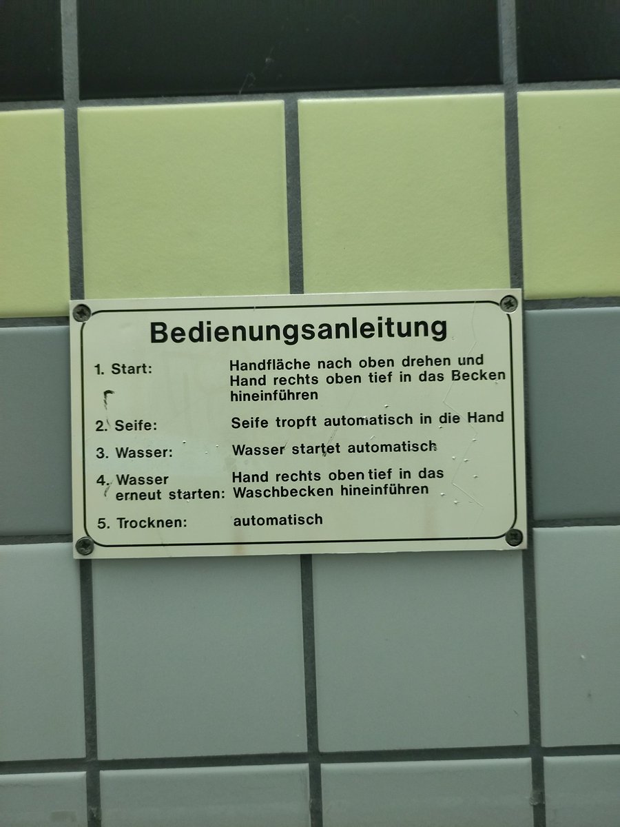 Ich glaube, wenn ein öffentliches Waschbecken eine Bedienungsanleitung braucht, ist es nicht gut konzipiert