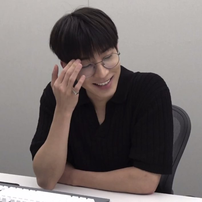 wonwooszone's tweet photo. 🖤 https://t.co/szvFopDVAn