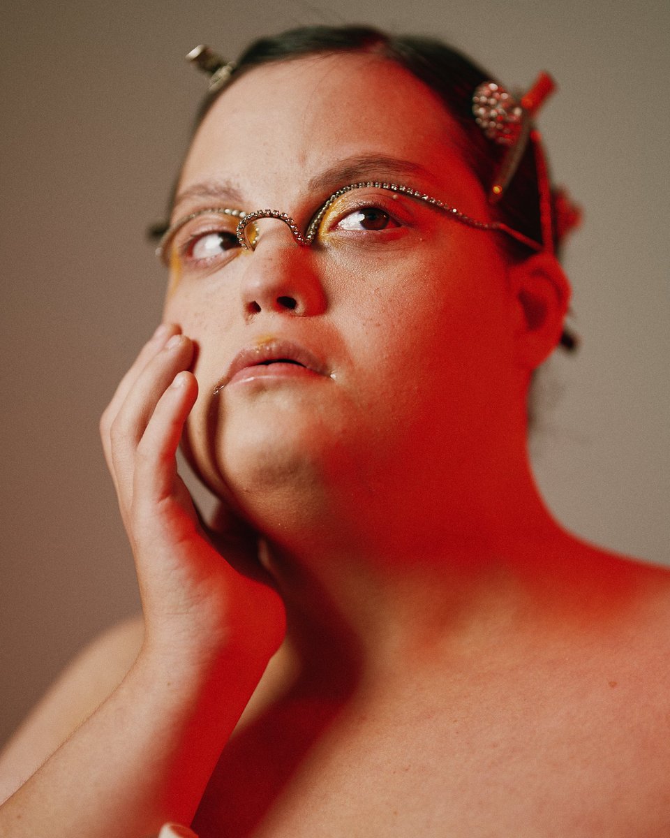 Radical__Beauty's tweet photo. Rachel by Shay Kedem for @Radical__Beauty 

Styling: @ayahm 
Hair MUA: @shay_el_makeup 
Photographer Assistant: @bar_netzer
RBP Creative Director: Daniel Vais 

#radicalbeautyproject #behindthescenes #photography #downsyndrome #fadhion #edge #stunning #fashionforward https://t.co/zw6fMOrveT