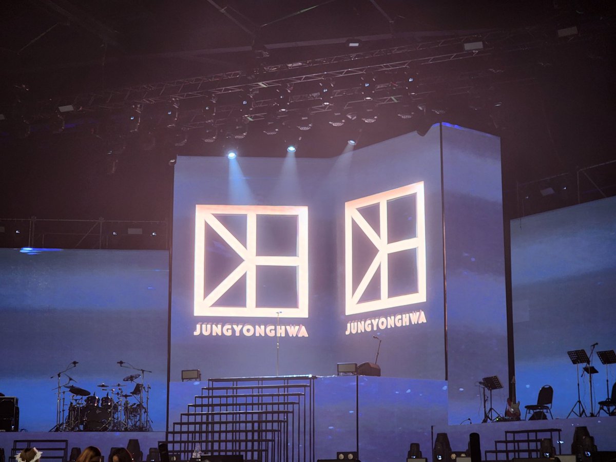 nat_blueboss's tweet photo. นานมากเลยนะพี่ยงคร้าบบบบบ ❤️
#JYHALL_ROUNDERLiveinBKK
#JUNGYONGHWA #정용화 https://t.co/AVFaSaG9W2