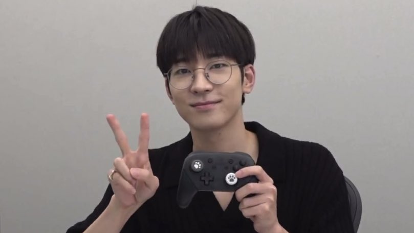 wonwooszone's tweet photo. gam3 bo1 🎮🐈‍⬛ https://t.co/BiSe5dCDCH