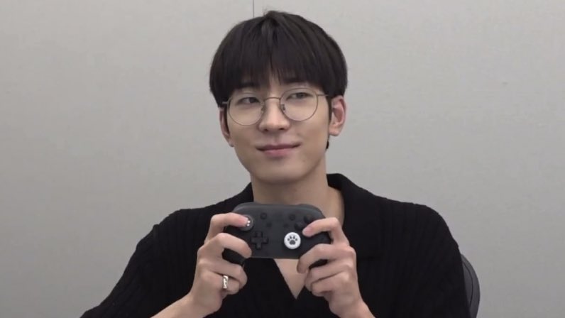wonwooszone's tweet photo. gam3 bo1 🎮🐈‍⬛ https://t.co/BiSe5dCDCH