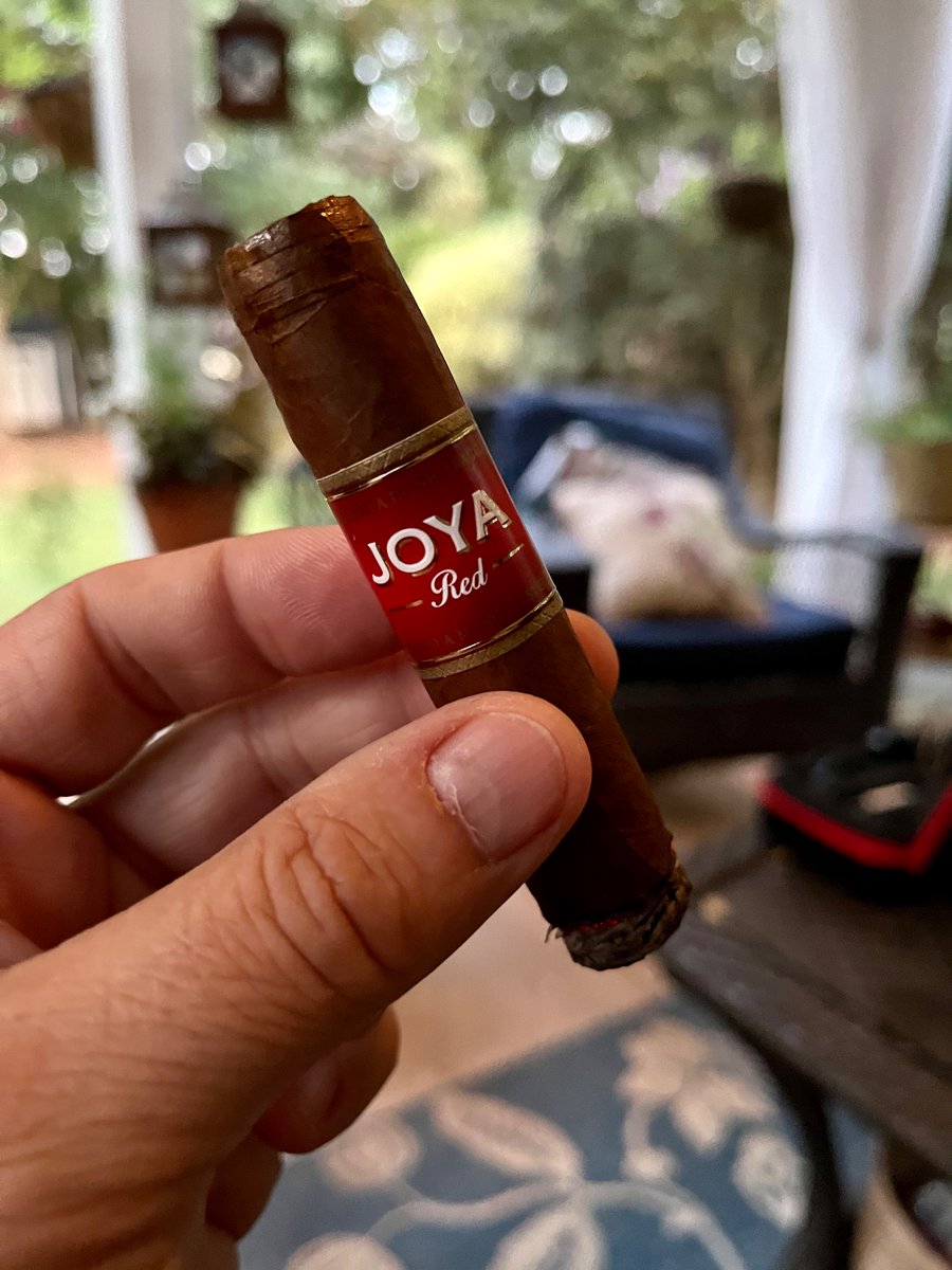 stanhalen's tweet photo. Easy like a Sunday morning
#cigar #nowsmoking #pssita #drewestate #joyared https://t.co/vv2FdUbR85