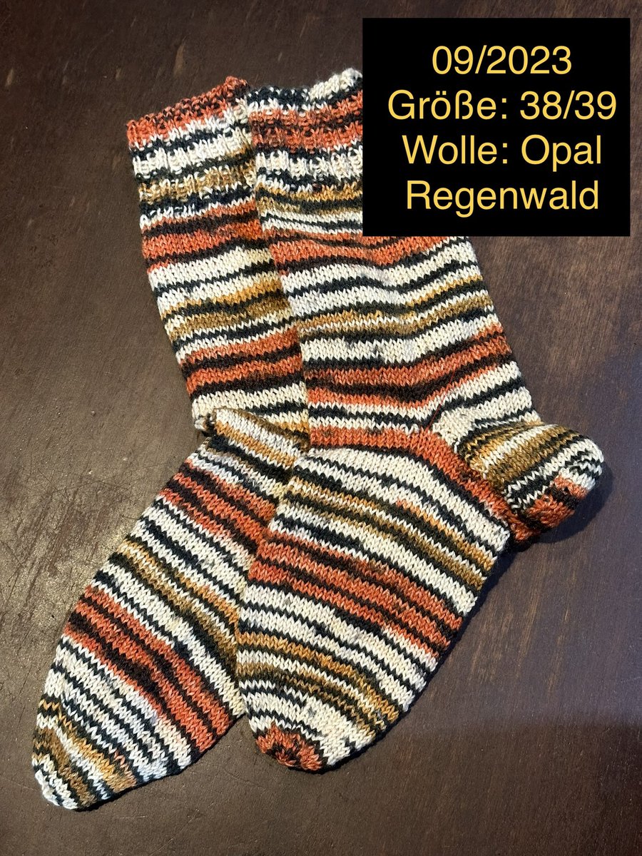 ManuT1983's tweet image. Paar 09 / 2023 Größe: 38/39, Muster: Stinos, Wolle: Opal Abo  Regenwald #sockenstricken #stricksocken #handmade #selbstgestrickt #handgestrickt #opalsockenwolle #opalabo #sockenwollevonopal #strickenmachtglücklich #strickenisttoll #strickenentspannt #Handarbeitsclub