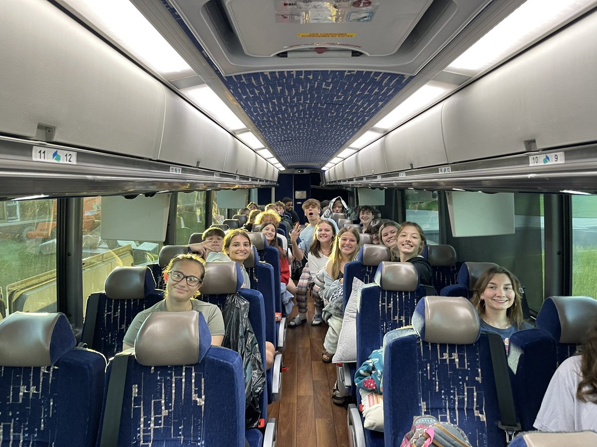 Our class of 2024 is off to Ocean City this morning.  Have an amazing trip and please be safe!  🧡🖤@WaterlooFamily